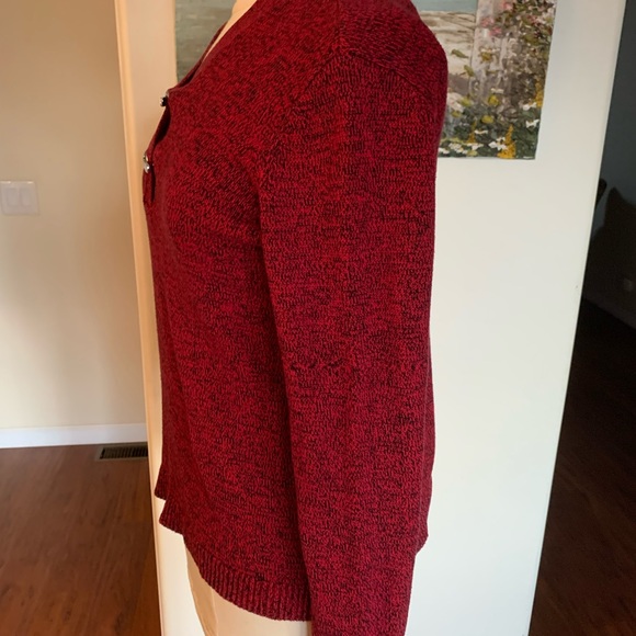 LOVELY BURGUNDY KAREN SCOTT SWEATER, WITH GOLD HARDWARE. - Picture 4 of 7
